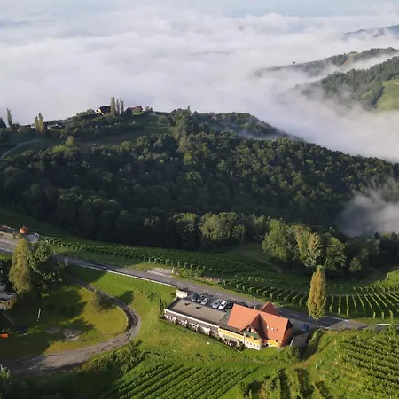 宾馆 沃姆-卢克尔宾馆 *