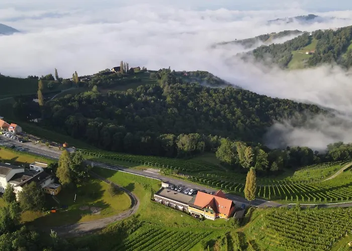 宾馆 沃姆-卢克尔宾馆 *